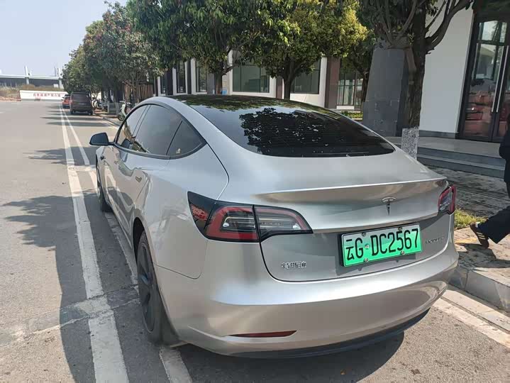 Фото 3 - Tesla Model 3