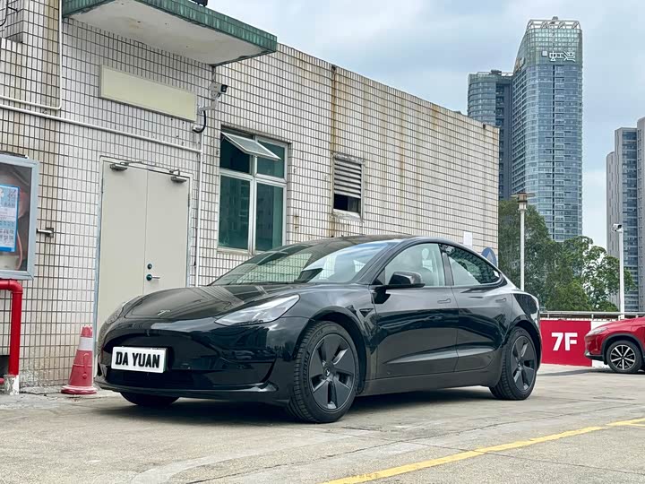 Фото 1 - Tesla Model 3