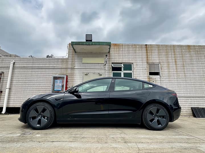 Фото 3 - Tesla Model 3