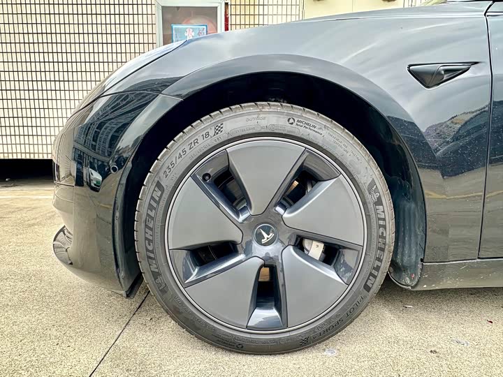 Фото 8 - Tesla Model 3