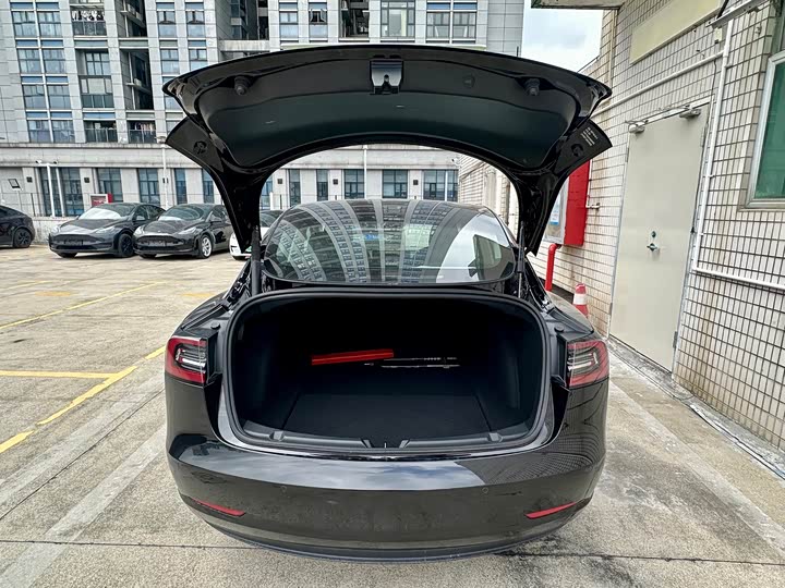 Фото 9 - Tesla Model 3