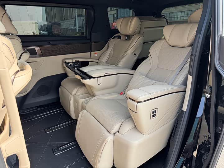 Photo 5 - Toyota Vellfire