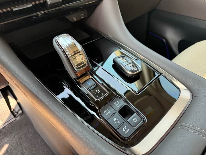 Photo 9 - Toyota Vellfire