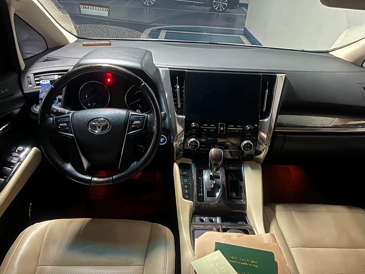 Фото 4 - Toyota Vellfire