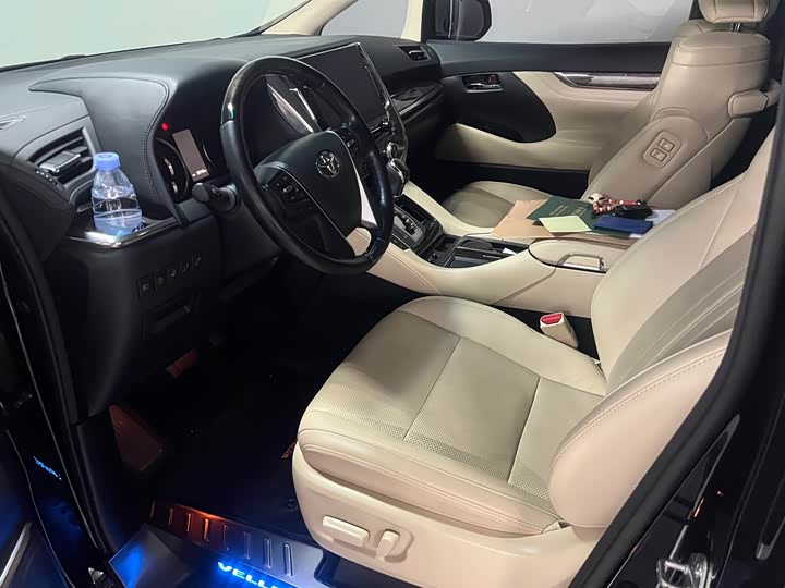 Фото 6 - Toyota Vellfire