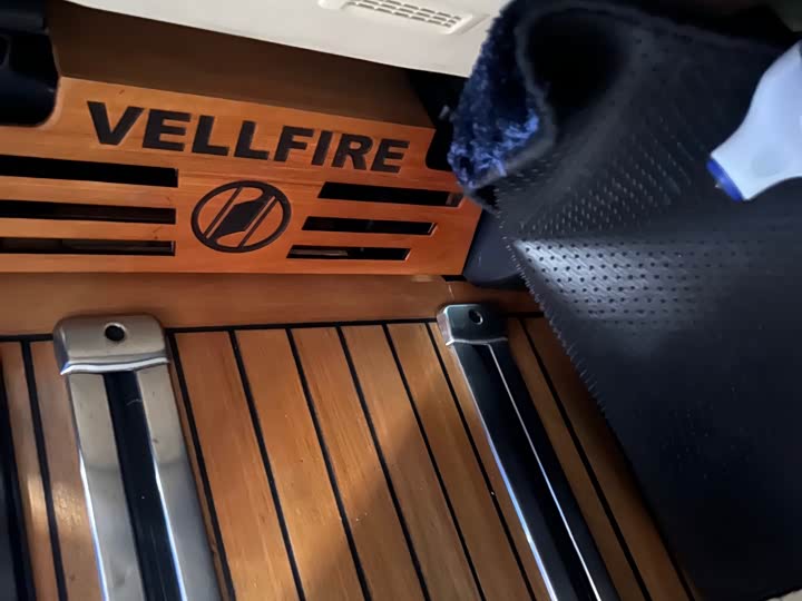 Фото 9 - Toyota Vellfire