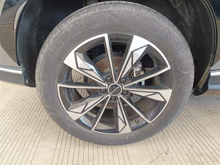 Фото 8 - Roewe RX5