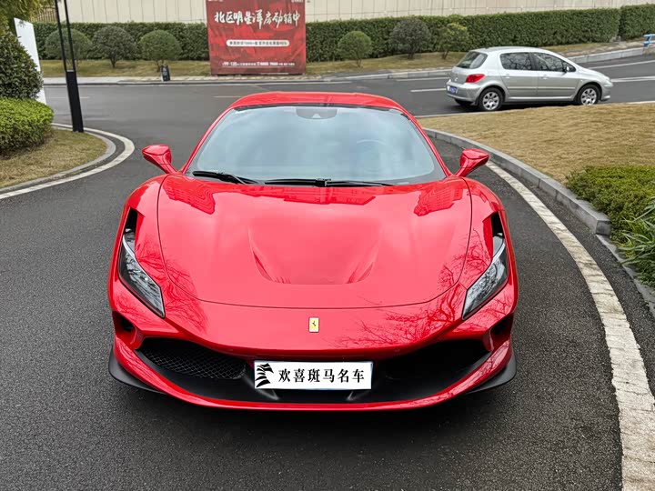 Фото 2 - Ferrari F8