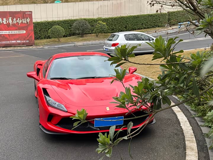 Фото 3 - Ferrari F8