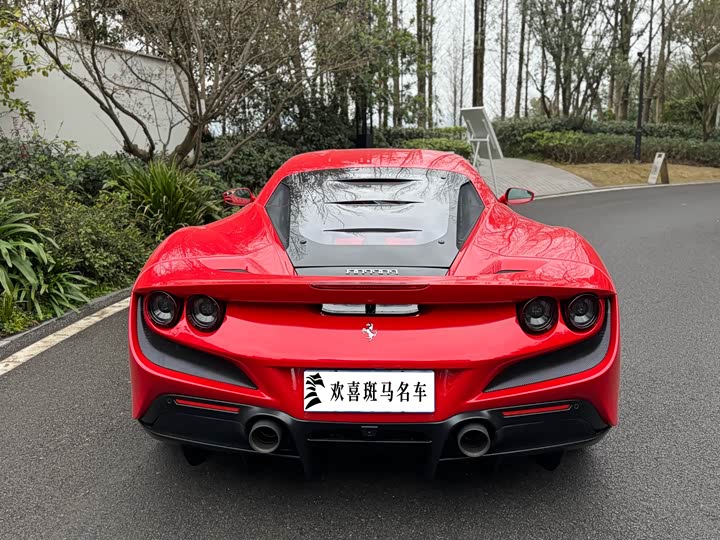 Фото 6 - Ferrari F8