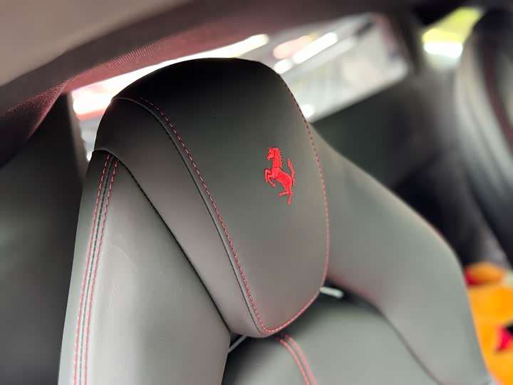 Фото 9 - Ferrari F8