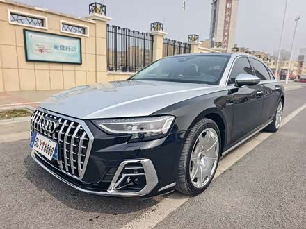 Фото 1 - Audi A8