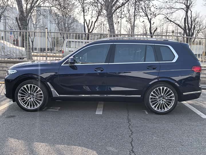Photo 7 - BMW X7