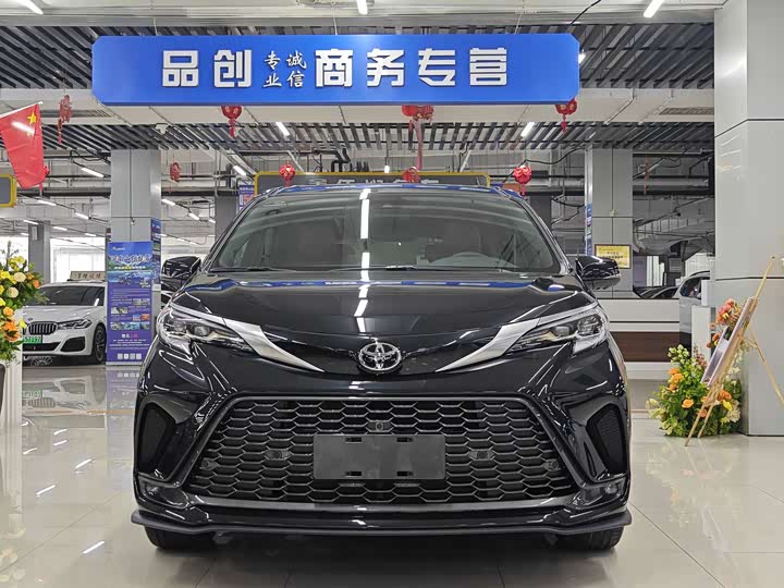 Фото 2 - Toyota Granvia