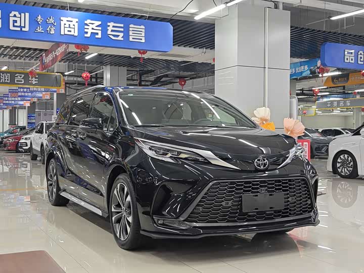 Фото 3 - Toyota Granvia