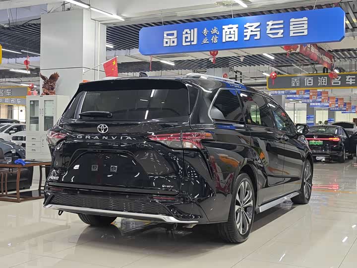 Фото 7 - Toyota Granvia