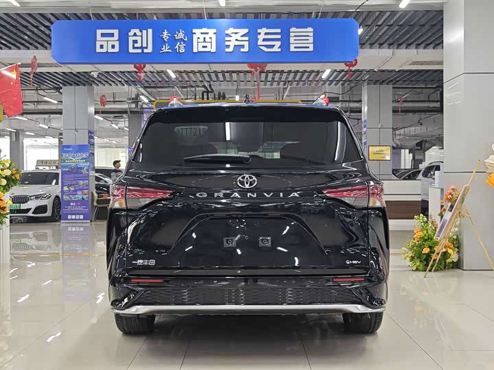 Фото 8 - Toyota Granvia