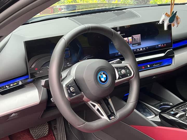 Фото 6 - BMW i5