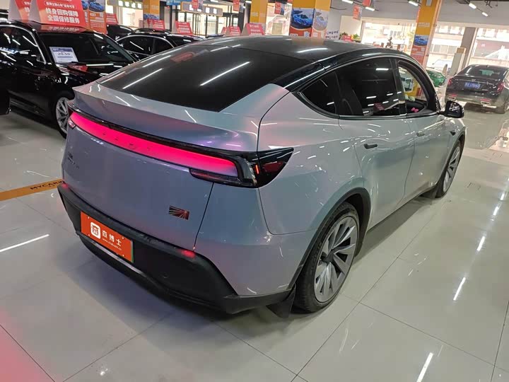 Фото 3 - Tesla Model Y