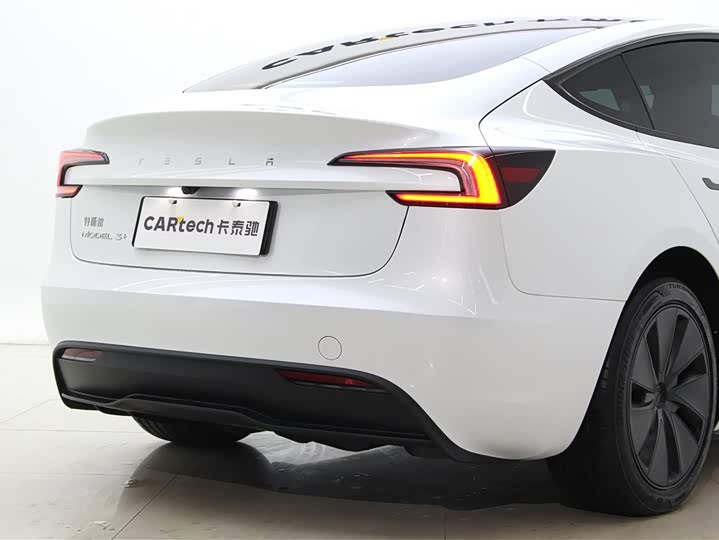 Photo 7 - Tesla Model 3