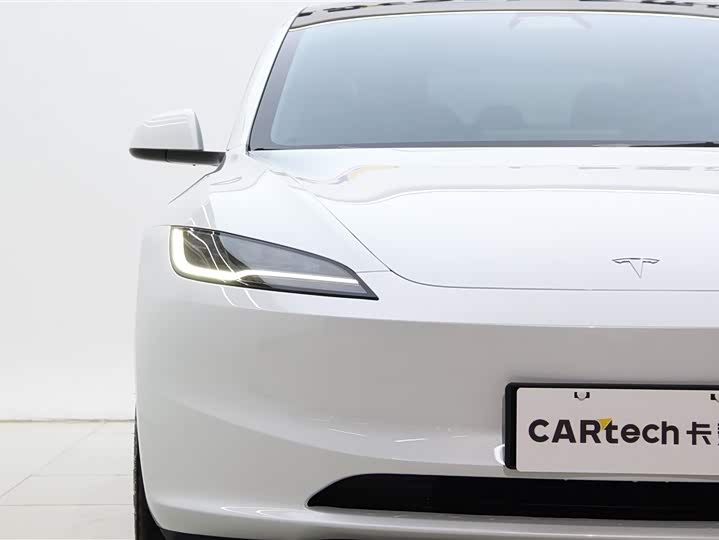 Photo 8 - Tesla Model 3