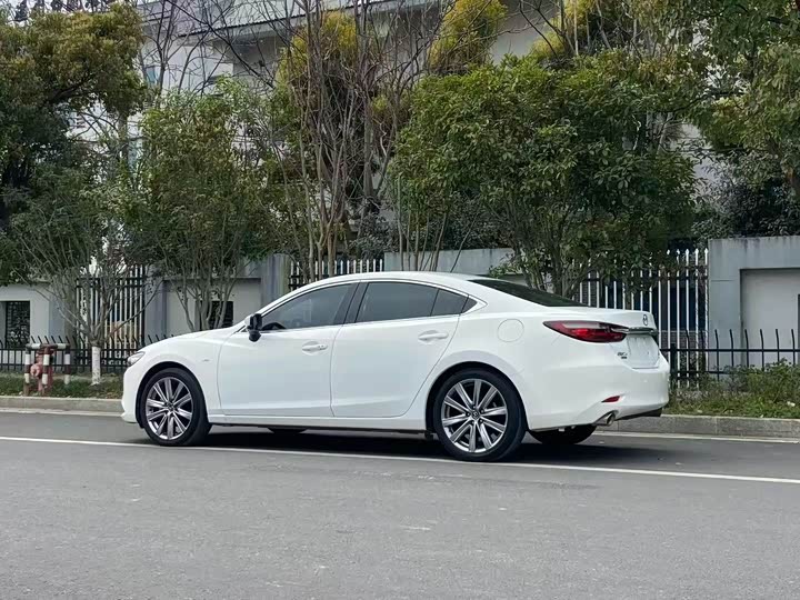 Фото 9 - Mazda Atenza