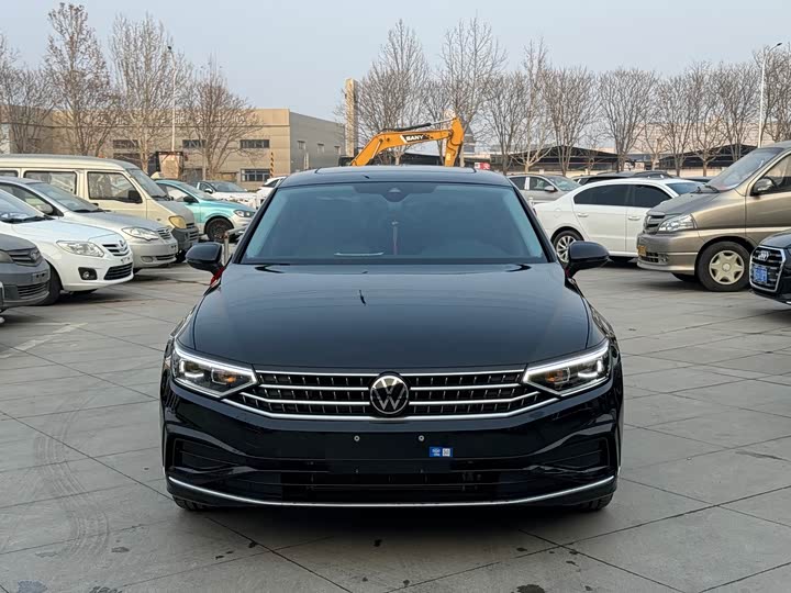 Фото 2 - Volkswagen Magotan