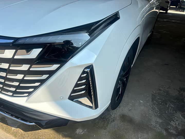 Фото 2 - Changan UNI-Z Hybrid