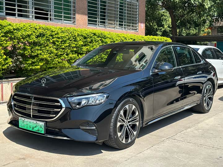 Photo 1 - Mercedes-Benz E-Class Hybrid