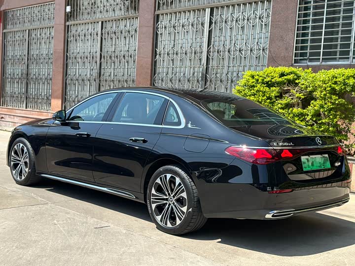 Photo 3 - Mercedes-Benz E-Class Hybrid