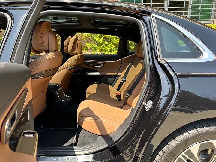 Photo 7 - Mercedes-Benz E-Class Hybrid