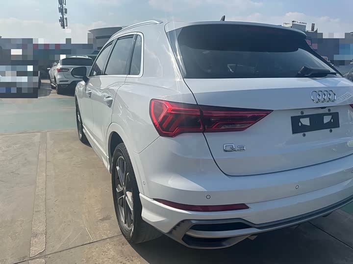 Фото 6 - Audi Q3