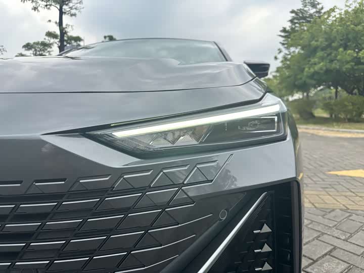 Фото 8 - Changan UNI-V