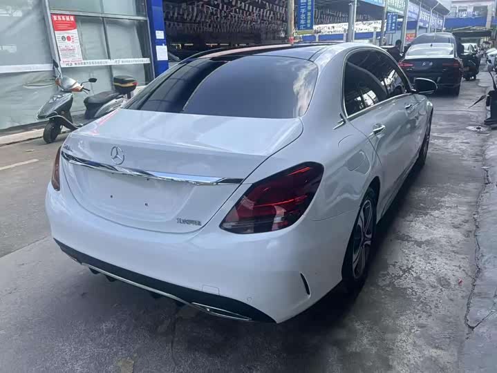 Фото 4 - Mercedes-Benz C-Class