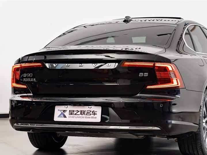 Photo 8 - Volvo S90