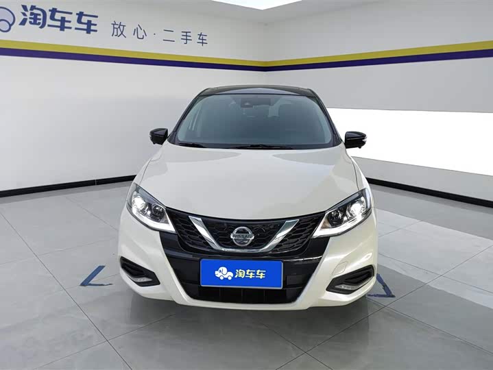 Photo 2 - Nissan Tiida