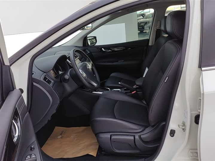 Photo 9 - Nissan Tiida