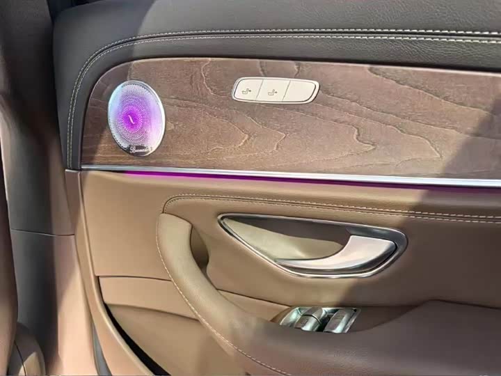 Фото 5 - Mercedes-Benz E-Class