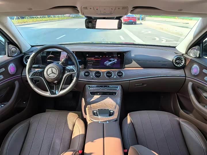 Фото 6 - Mercedes-Benz E-Class