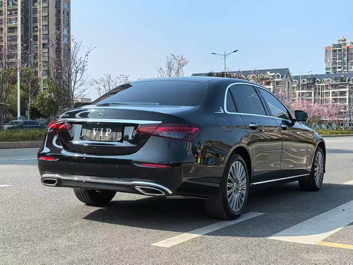 Фото 9 - Mercedes-Benz E-Class