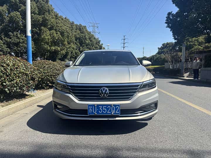 Photo 2 - Volkswagen Lavida