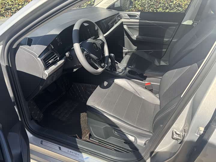 Photo 8 - Volkswagen Lavida