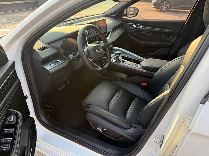 Фото 4 - Geely Preface