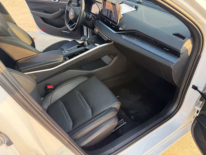 Фото 7 - Geely Preface