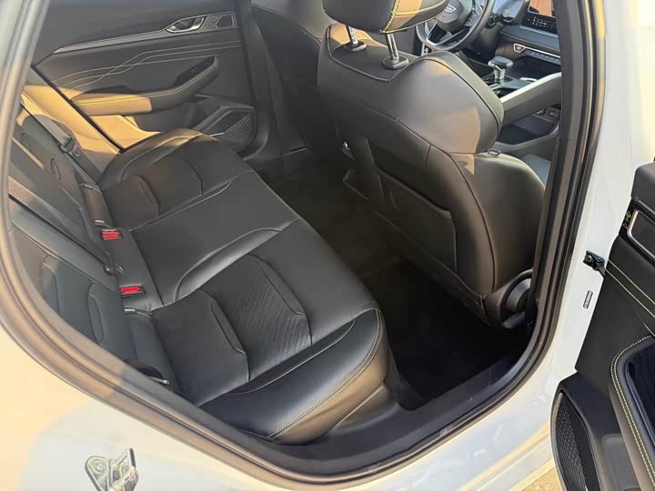 Фото 8 - Geely Preface