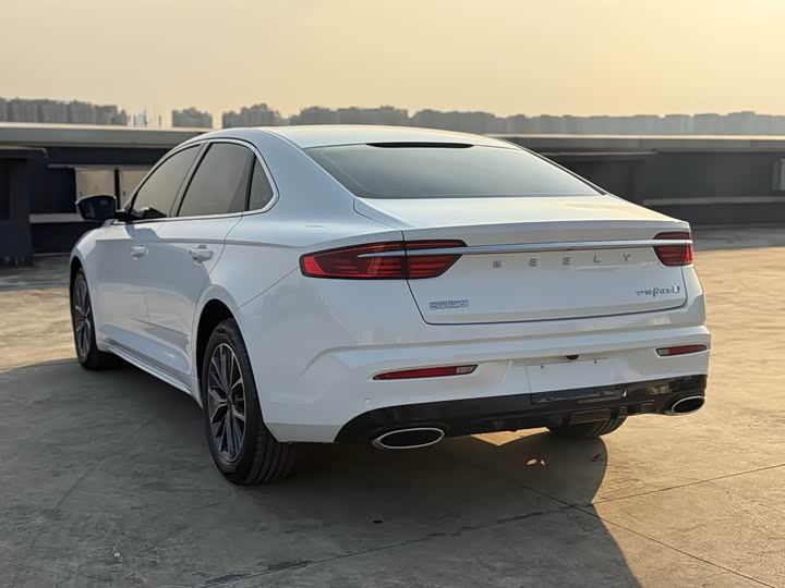 Фото 9 - Geely Preface