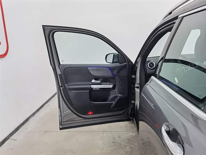 Фото 8 - Mercedes-Benz GLB-Class