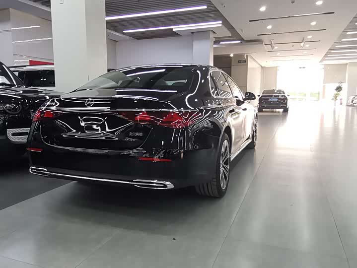 Фото 9 - Mercedes-Benz E-Class