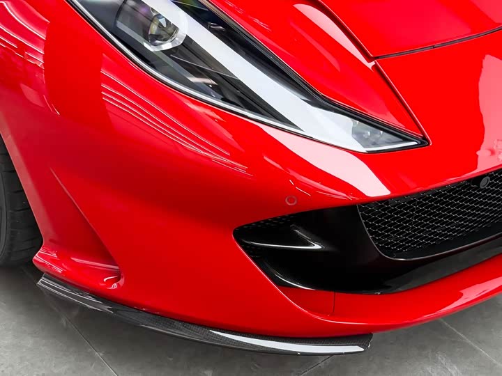 Фото 2 - Ferrari 812