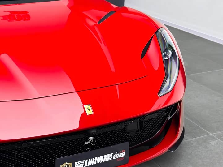 Фото 6 - Ferrari 812